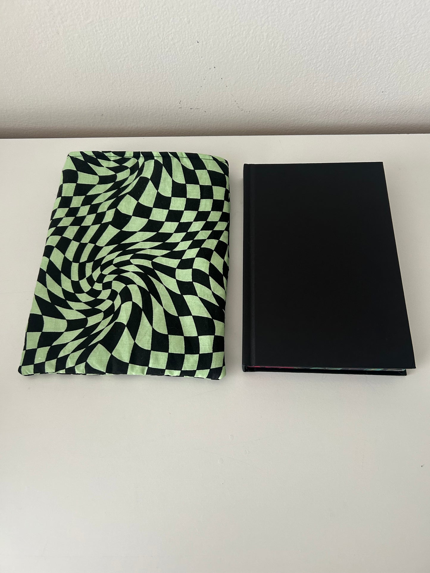 Trippy Vertical Booksleeve