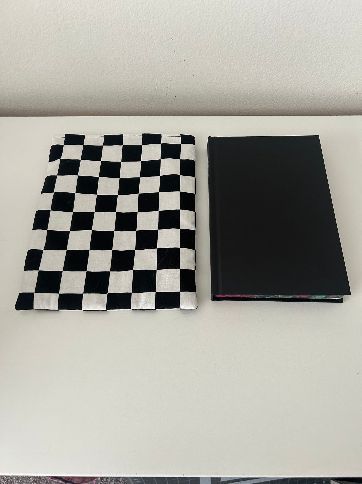 Black Checkered Vertical Booksleeve