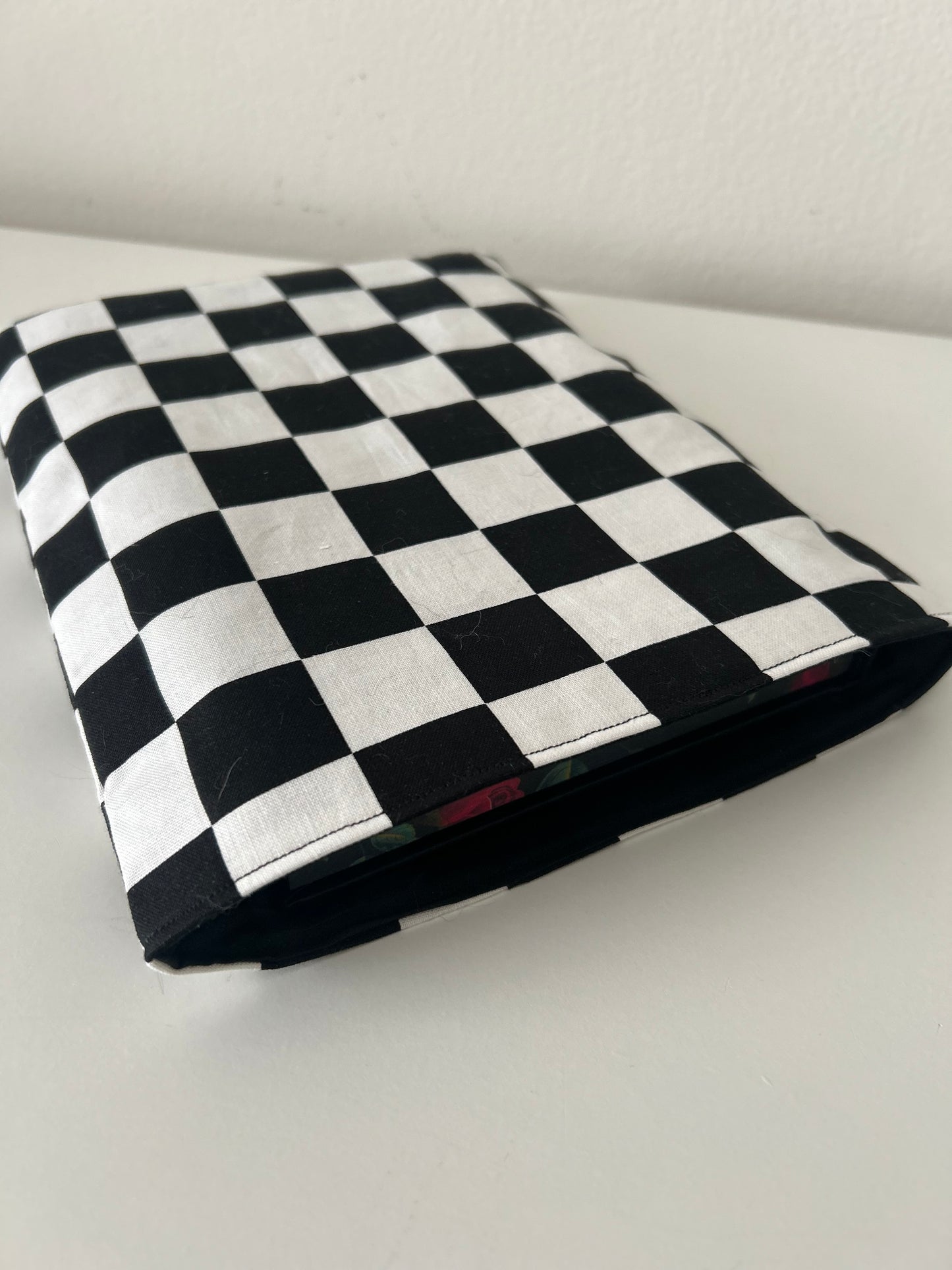 Black Checkered Vertical Booksleeve